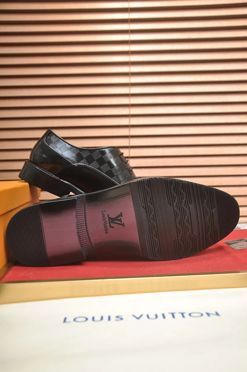 Men's men's shoes 💰460💶 [LV] (all high-end sheep lining) 🍀LV's latest genuine leather business suit shoes are launched simultaneously on the official website. The first-layer cowhide imported from Italy is made of heavy gold, 💥official website 1:1 rubber outsole. Versatile to wear, high-end without losing class, and the color combination is extraordinary. This four-season style is alluring when worn on your feet, showing off your big-name flair. Standard code 38-45 (45 customized)